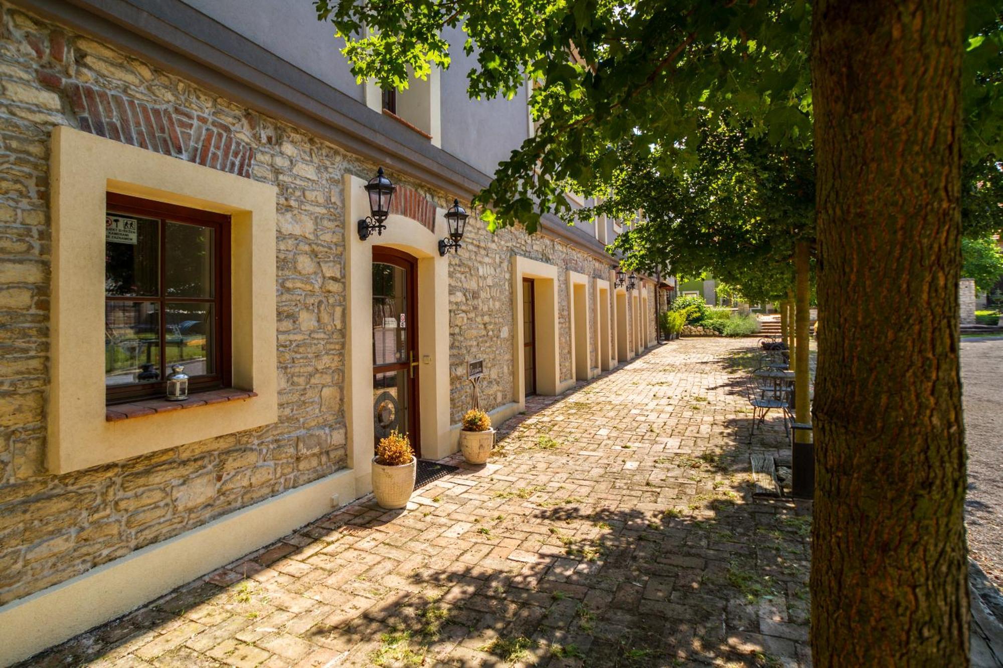 Chateau Nightingales Hostoun Exterior foto
