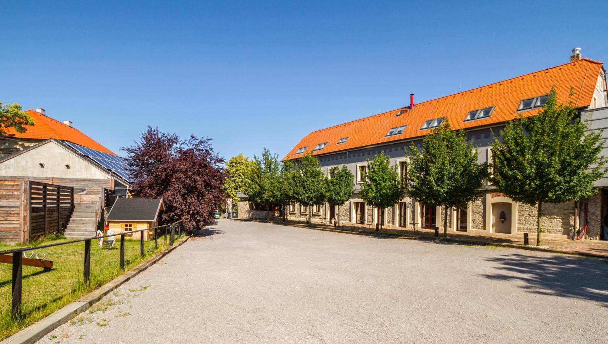 Chateau Nightingales Hostoun Exterior foto
